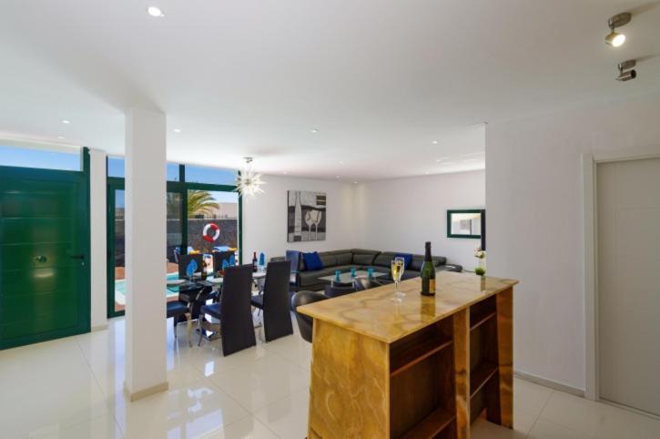 Spacious Private Villa & Private Heated Pool - Villa Sunshine Costa Teguise Exteriér fotografie